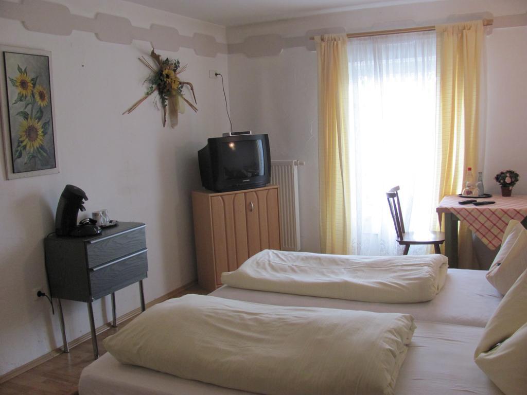 Hotel Negele Hohenfurch Bagian luar foto
